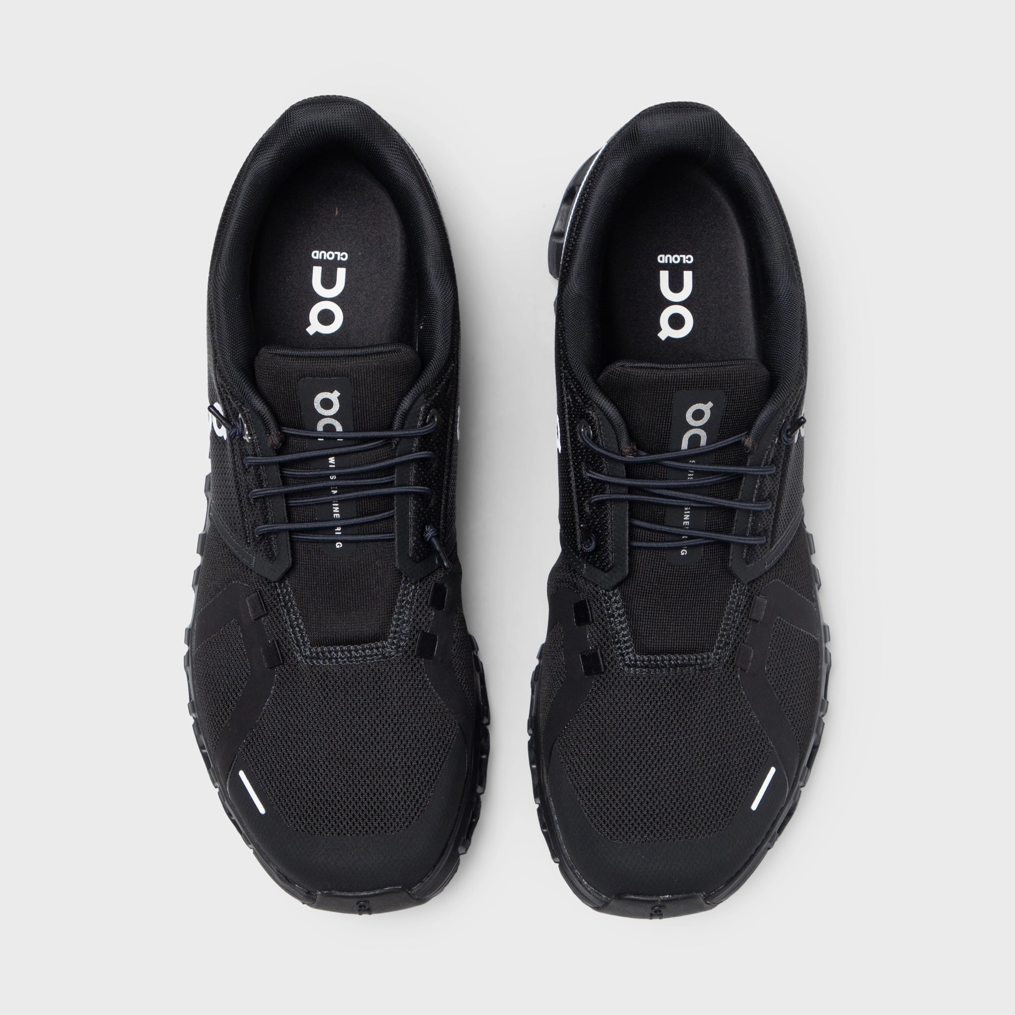 On Running Cloud 6 Black / Black