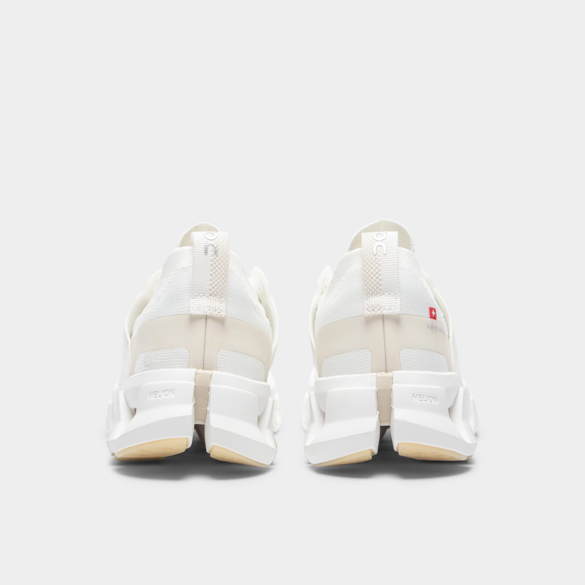 On Women's Cloudswift 4 White / Cream