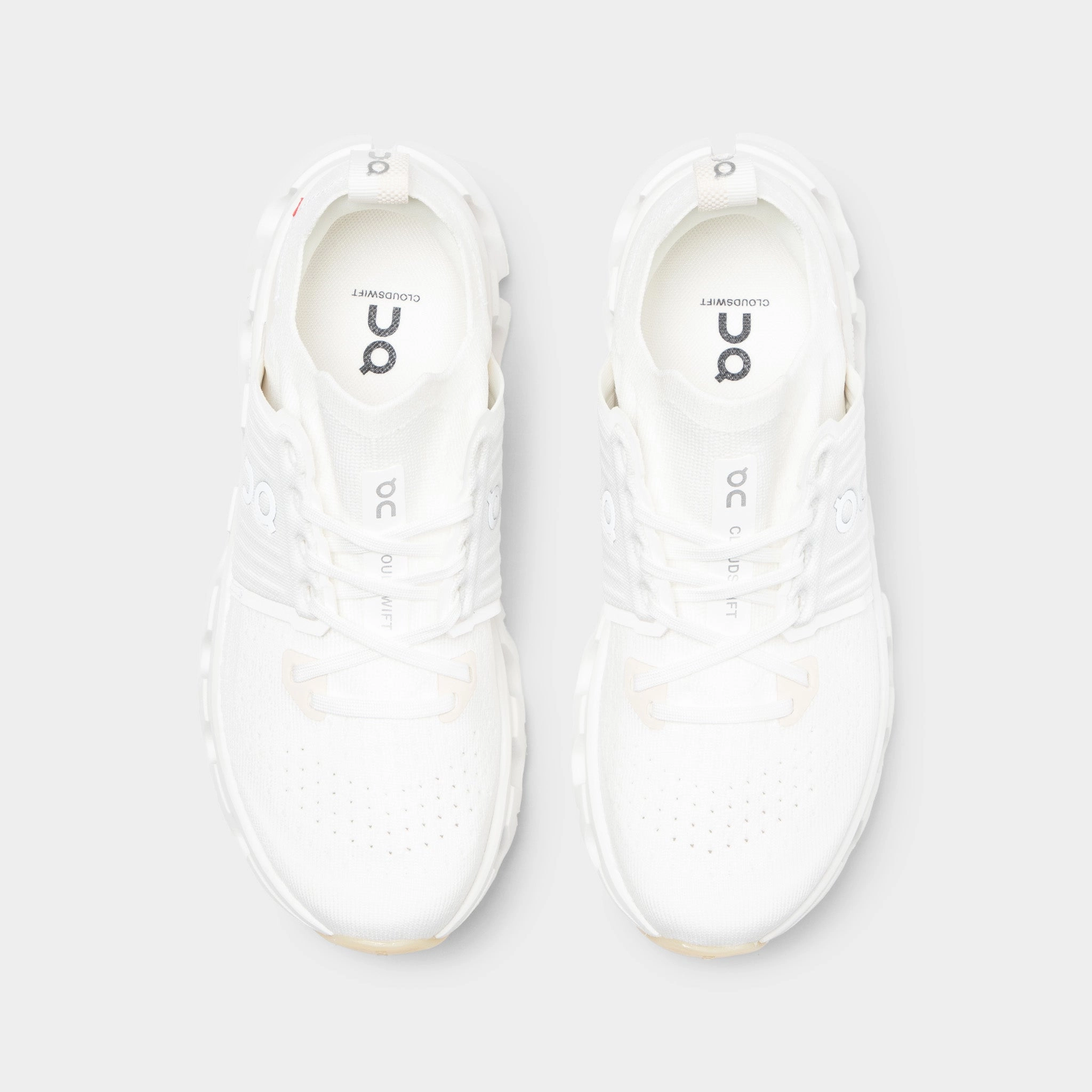 On Women's Cloudswift 4 White / Cream
