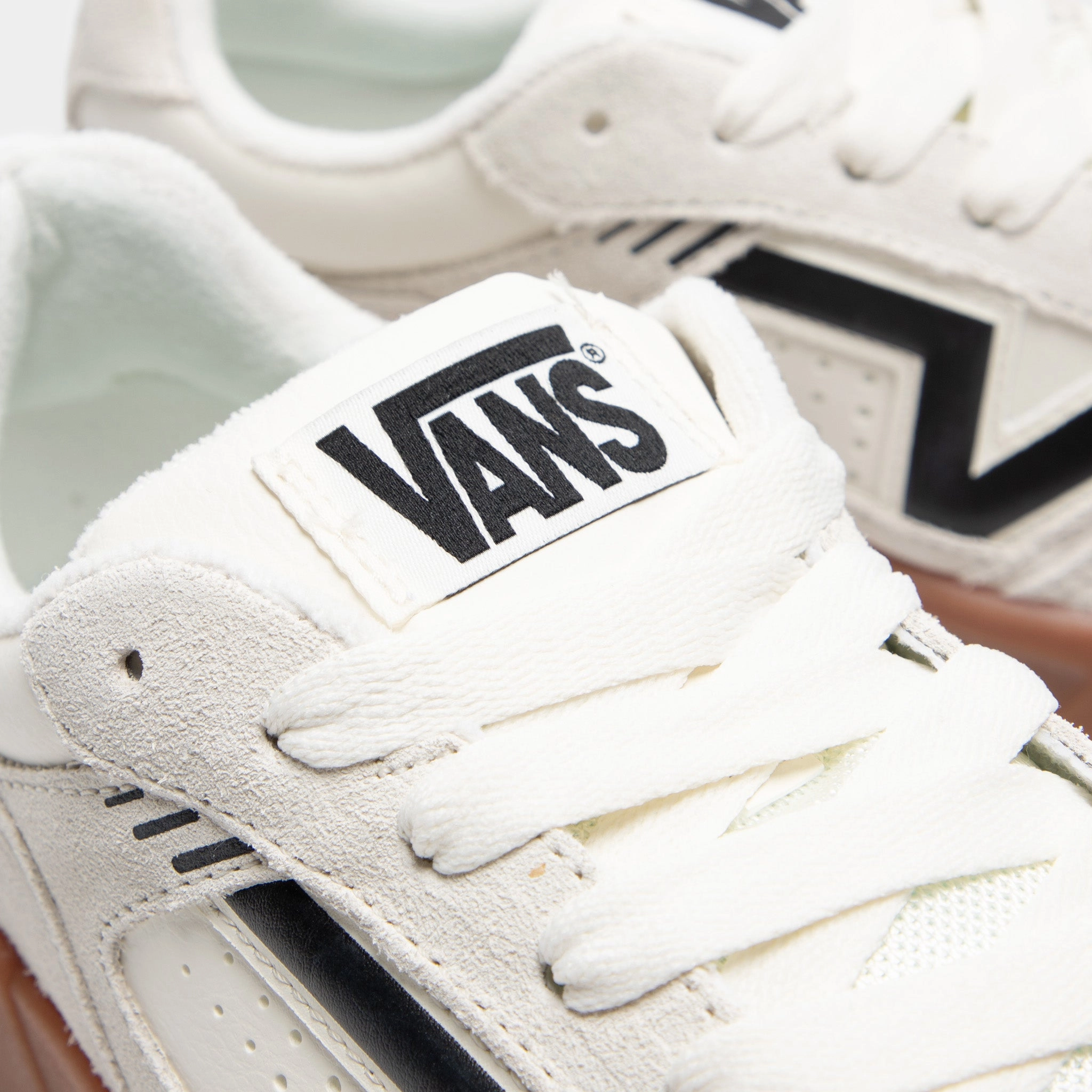 Vans Upland Suede / White